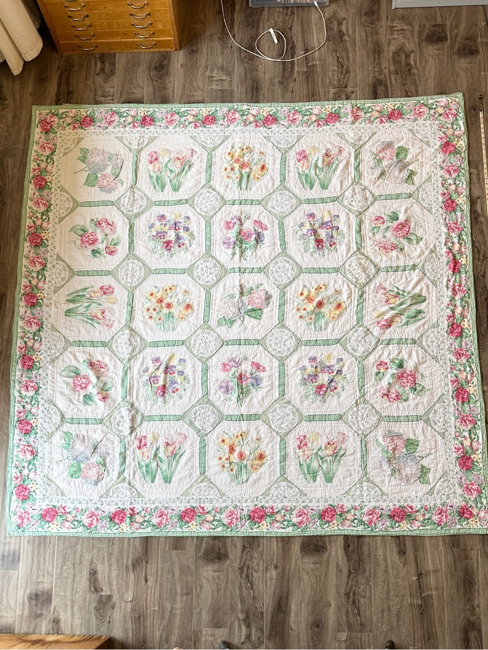 Vintage Floral Patchwork Quilt Blanket Lace Border Spring Flowers Tulips